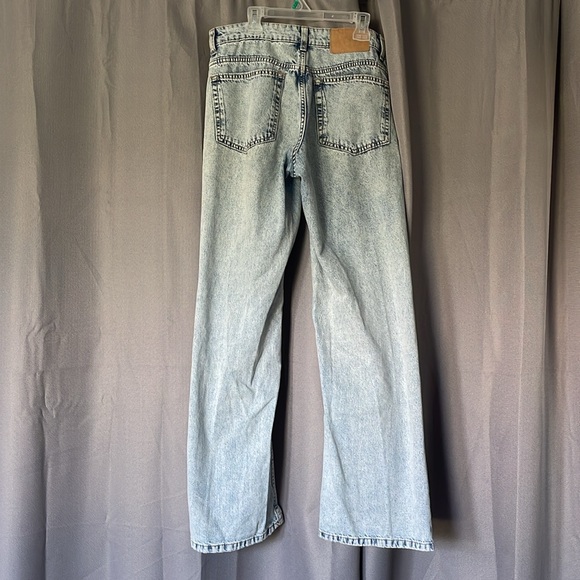 H&M Divided | Light/Acid Wash Distressed Baggy Jeans - Picture 2 of 5
